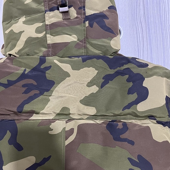 Canada Goose Camo Macmillan Parka Down Jacket - Picture 11 of 12